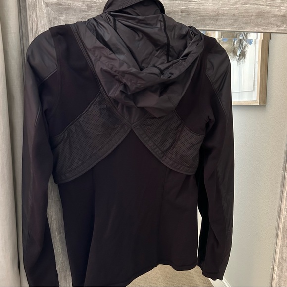 Lululemon Lined Zip Up Jacket with Pacakble Hoodie - Picture 5 of 6